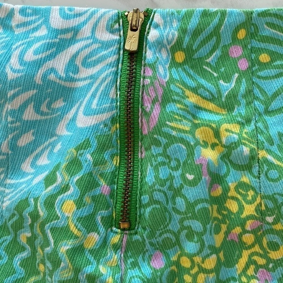 Lilly Pulitzer Deenie shorts Green Blue 100% Cotton back zip size 00
C - Picture 4 of 10
